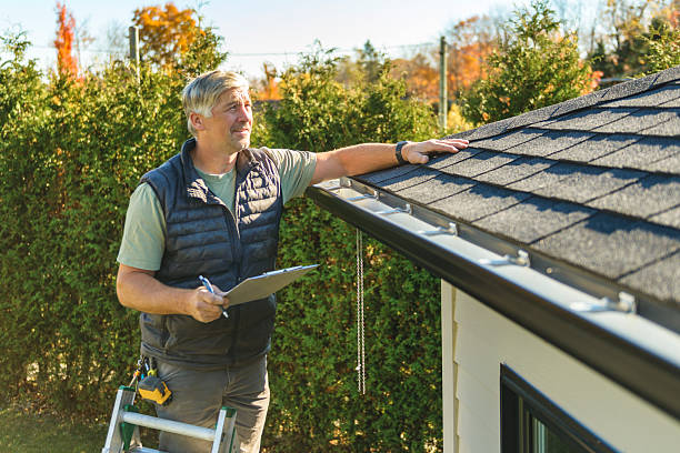 Professional Roof Repair technician working in Country Club Hills, IL